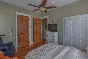 2 bedrooms, iron/ironing board, free WiFi, bed sheets - Private Dock, Private Beach Access, Single Level Cottage ~ Camp Palms (Indian Pass)