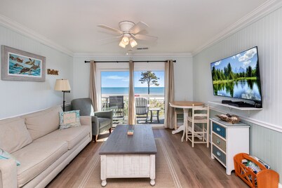 312 Breakers: Sleeps 4, Free Bikes, Pool, Oceanfront