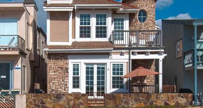 Unité inférieure à couper le souffle, unique et hautement améliorée, directement sur la promenade de Balboa!