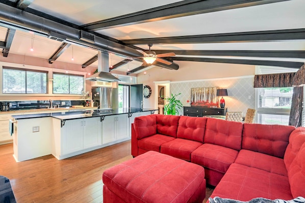 Fernseher, Kamin, Netflix, DVD-Player
