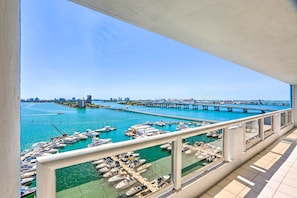 Miami Vacation Rental | 2BR | 2BA | 1,100 Sq Ft | Step-Free Access