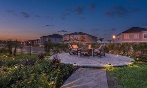 Outdoor dining - Stunning Oasis with Upscale Private Pool at Encore (Kissimmee)