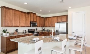 Fridge, microwave, oven, stovetop - Stunning Oasis with Upscale Private Pool at Encore (Kissimmee)