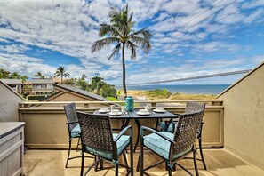 Outdoor dining - Ocean-View Kihei Condo w/ Pool Access! (Kihei)