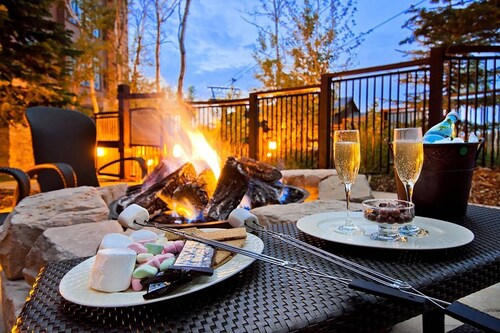 *FREE GOLF* Deer Valley Slopeside at Empire Pass | Hot Tubs | Firepits | Shared Grill Areas
