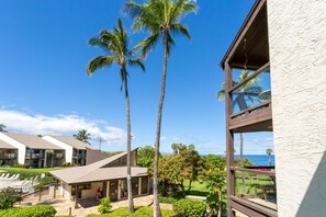 Terrace/patio - Hale Kamaole 207 Second floor condo, easy access to best beach on Maui! (Kihei)
