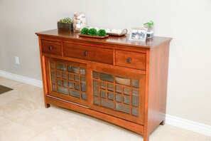 Interior - Hale Kamaole 207 Second floor condo, easy access to best beach on Maui! (Kihei)