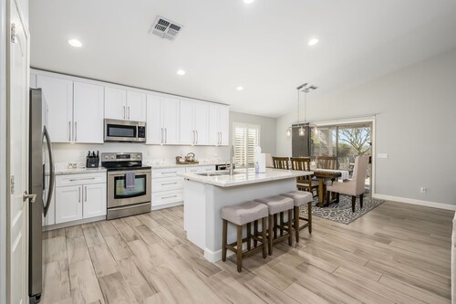 Cave Creek Beauty with Sunset and Golf Course Views!