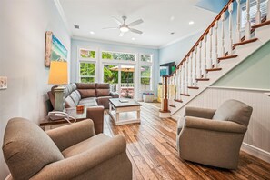 Älytelevisio, DVD-soitin, kirjoja, stereot