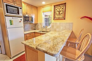 Fridge, microwave, stovetop, dishwasher