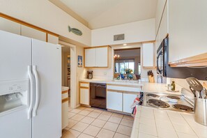 Réfrigérateur, micro-ondes, plaque de cuisson, lave-vaisselle