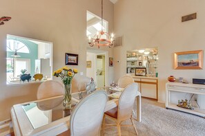 Dining - Pool & Tennis Court Access: Borrego Springs Condo (Borrego Springs)