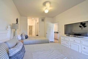 2 bedrooms, iron/ironing board, Internet, bed sheets - Sunset Beach Retreat - Monthly Rentals Welcome! (Sunset Beach)