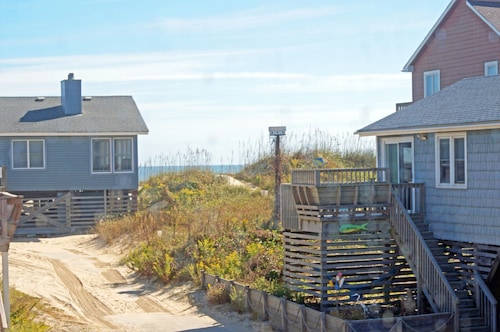 SN8421- Oceanside, 3 BRs W/2 Baths,Direct Beach Access, Wifi, & Pet Friendly!