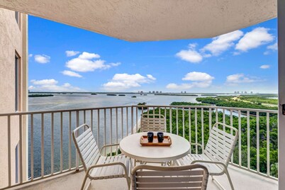Stunning 9th Floor View of Lovers Key & Estero Bay! No Resort Fee & Over $150 of Daily Activities!
