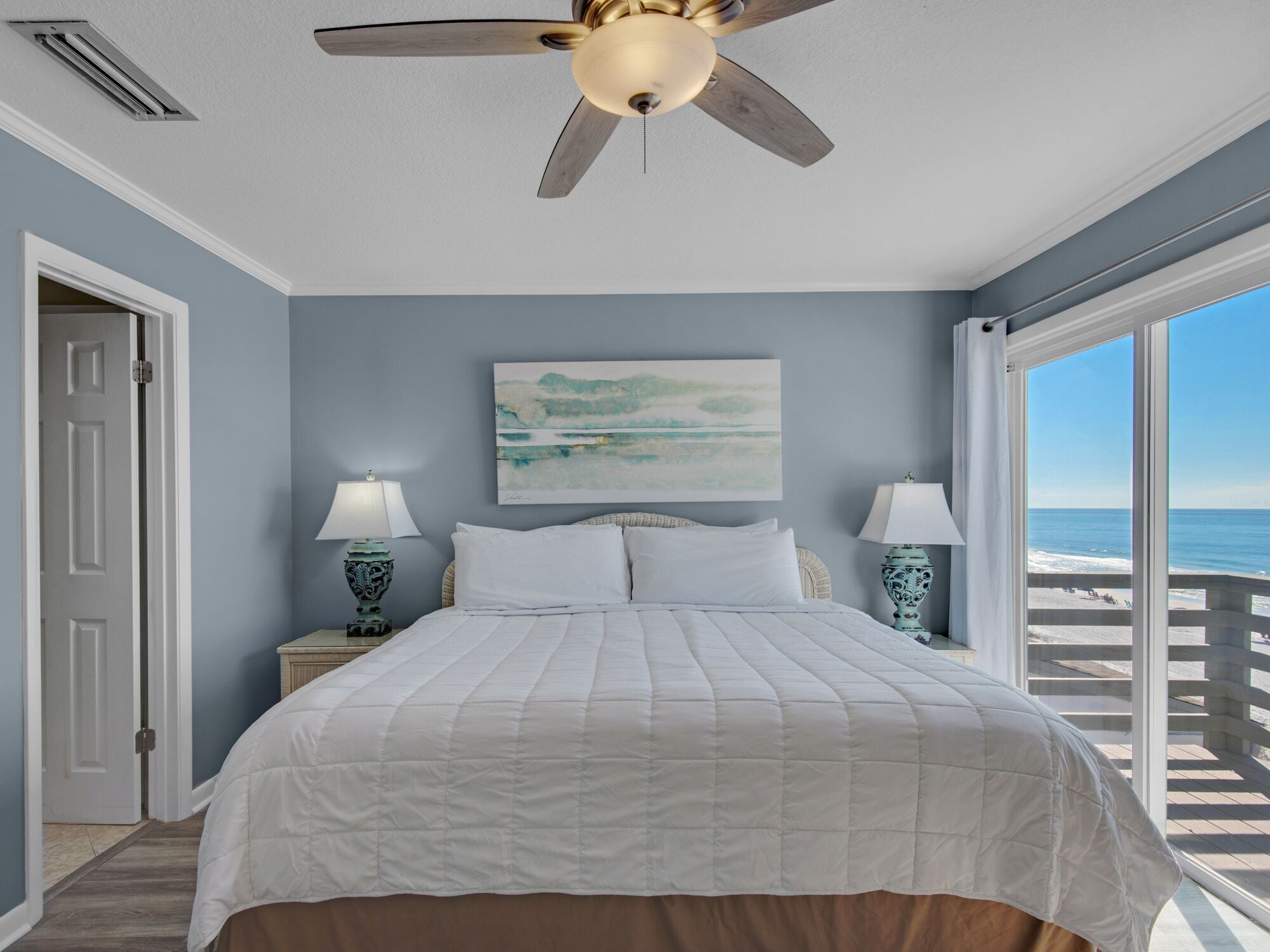 3 bedrooms, desk, iron/ironing board, WiFi (free)
