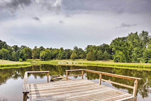 Cozy Missouri Retreat w/ Pool, Pond & Fire Pit!