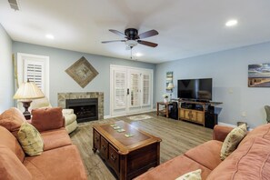 Smart TV, fireplace, DVD player