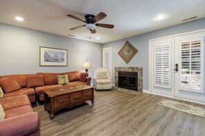 Smart TV, fireplace, DVD player