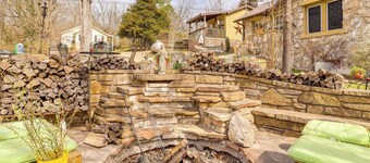 Historic 'Hardy House' on Main Street w/ Fire Pit!