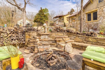 Historic 'Hardy House' on Main Street w/ Fire Pit!
