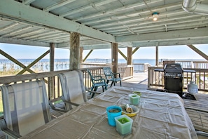 Outdoor dining - Waterfront New Orleans Home w/ Private Dock & Pier (New Orleans)