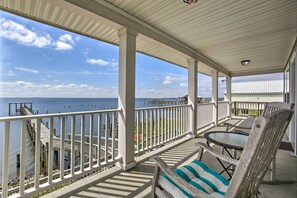 Terrace/patio - Waterfront New Orleans Home w/ Private Dock & Pier (New Orleans)