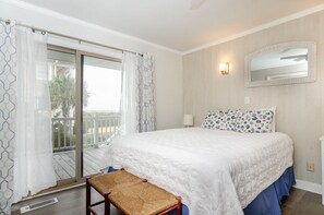 5 bedrooms, iron/ironing board, WiFi, bed sheets - Spacious home w ocean views from wraparound porch (Wrightsville Beach)