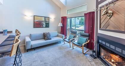 Park City Ski Condo | Recently Updated Top Floor | Mountain Views | Hot Tubs | Free Parking