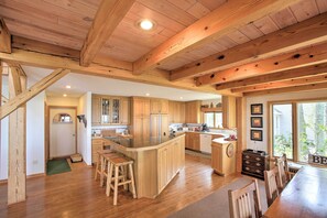 Fridge, microwave, dishwasher, toaster - Gorgeous Charlevoix Home on Lake Michigan! (Charlevoix)
