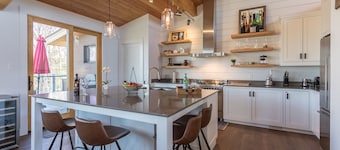 Chalet Trappeur | Luxury Cottage Retreat with Hot Tub | Tremblant Living