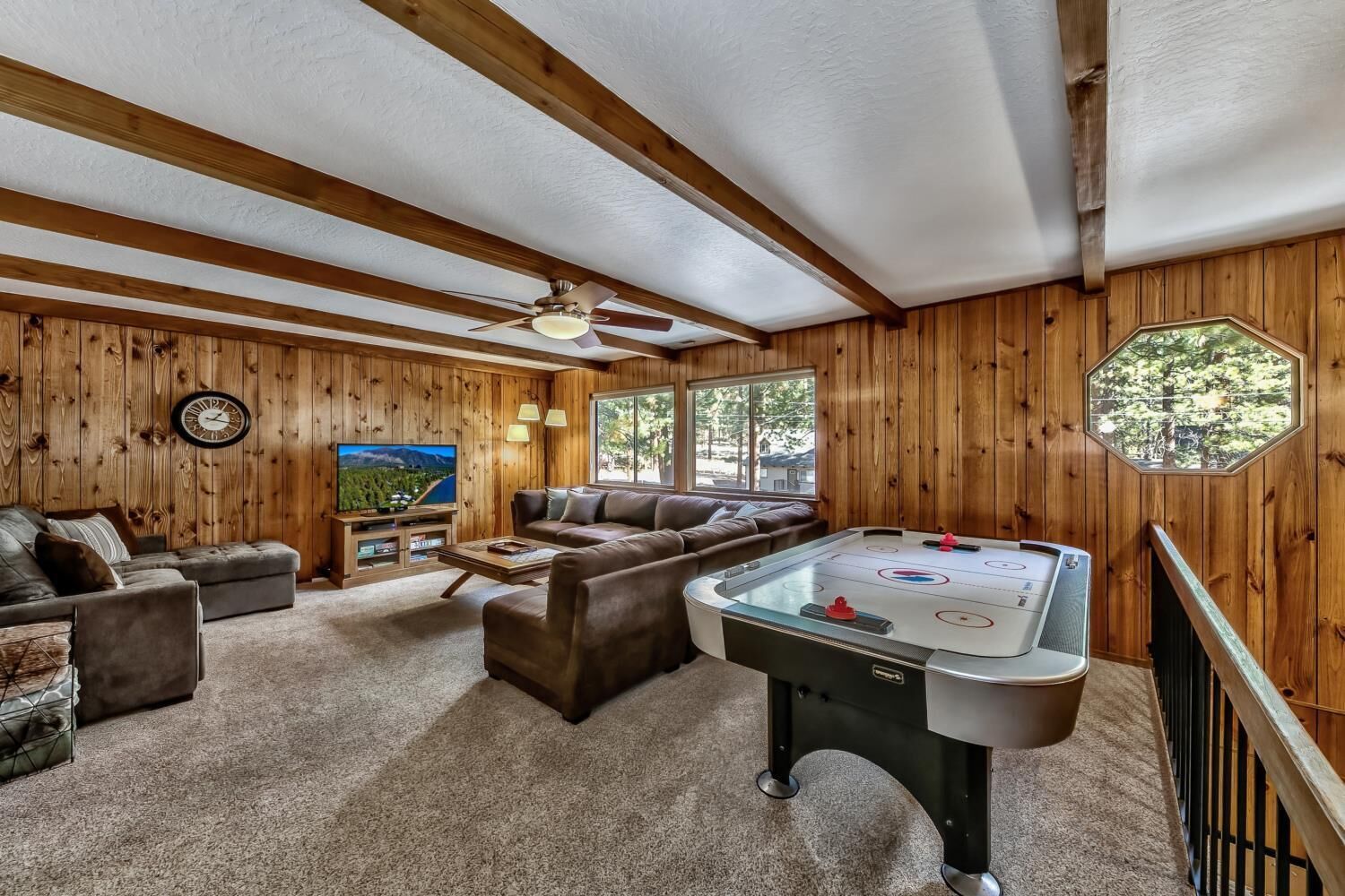 Doris's Place - Family Fun, Air Hockey Table, Close to Trails