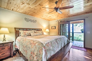 3 bedrooms, iron/ironing board, travel crib, internet