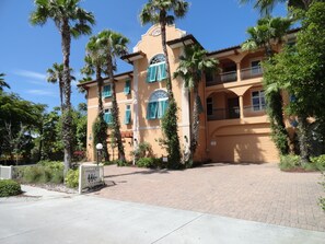 Exterior - Bradenton Beach Club unit D | 3/2 Beach Front Condo (Bradenton Beach)