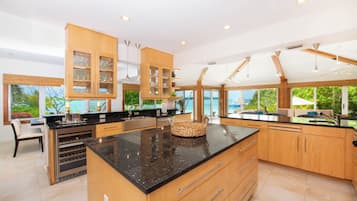 KĂŒhlschrank, Mikrowelle, Ofen, Herdplatte