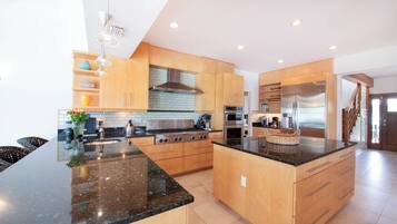 KĂŒhlschrank, Mikrowelle, Ofen, Herdplatte