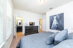 6 habitaciones, tabla de planchar con plancha y internet gratis