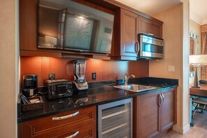 Microwave, stovetop, coffee/tea maker, toaster - Iconic Vegas Views | No Resort Fee • Balcony •Pool (Las Vegas)