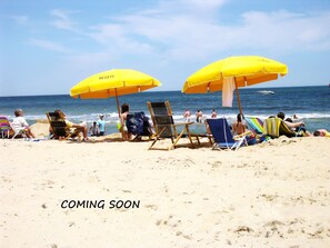 Beach nearby - Cozy, traditional 2 bedroom bay side condo with free WiFi, HBO channels, and an outdoor pool located on the ground floor in a downtown family-friendly complex near the boardwalk and five blocks to the beach! (Ocean City)