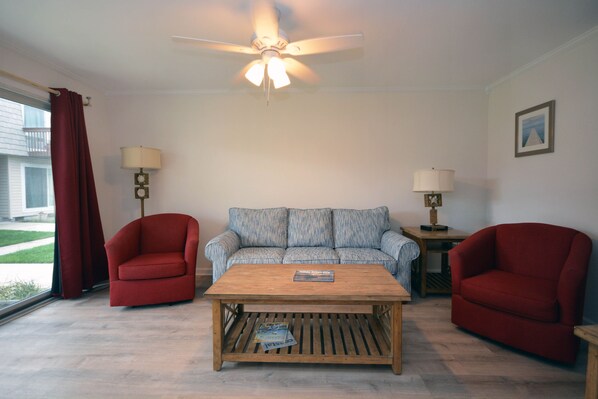 DVD player - Cozy, traditional 2 bedroom bay side condo with free WiFi, HBO channels, and an outdoor pool located on the ground floor in a downtown family-friendly complex near the boardwalk and five blocks to the beach! (Ocean City)