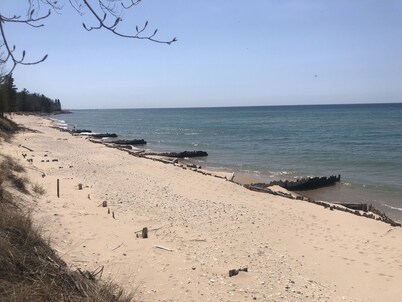 Sandy Beach! Sunset Cottage on Lake Michigan, Arcadia, firepit.  Dog ok.