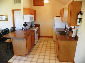 Fridge, microwave, oven, stovetop - OS756- 5 BRs, Private Pool, Hot Tub, Pool Table, Dog Friendly, Comm. Tennis! (Corolla)