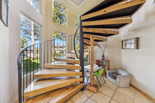 Tahoe Keys Villa - Pool Table, Sauna, Dock, Hot Tub, A/C