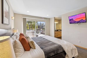 5 bedrooms, desk, iron/ironing board, free WiFi