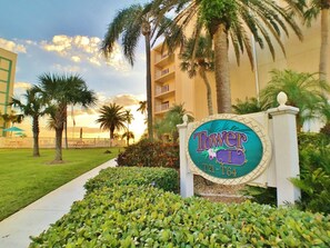 Property grounds - Beach Condo on Siesta Key Beach w/ Heated Pool (Sarasota)