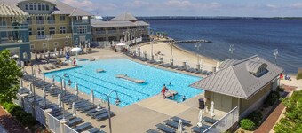 Spacious townhouse in a beautiful gated community located on the bayside at 67th Street