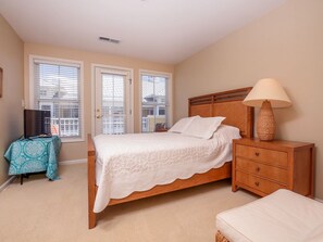 4 makuuhuonetta, silitysrauta/-lauta, internet