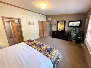 3 bedrooms, iron/ironing board, free WiFi, bed sheets