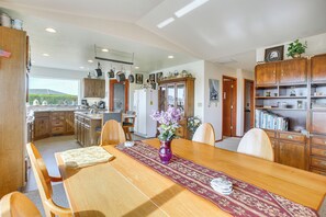 Dining - Charming Sequim House w/ Olympic Peninsula Views! (Sequim)