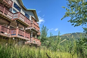 Exterior - Whitefish Townhome w/ Private Hot Tub & Mtn Views (Whitefish)